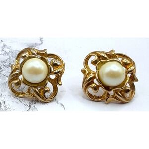 Gold Tone Pearl Stud Earrings Vintage Style 3/4" Classic